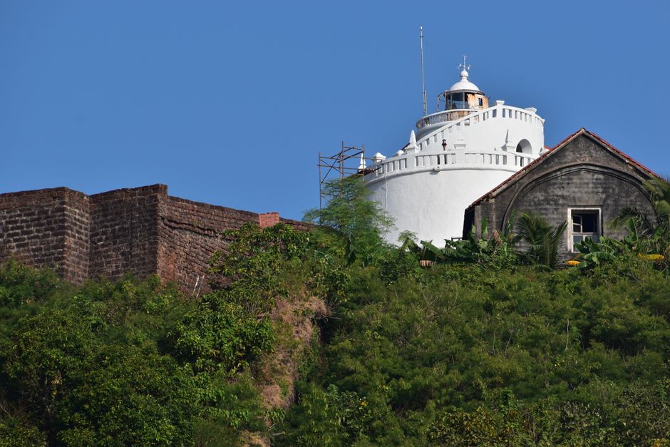 Visit the historic Fort Aguada and Reis Magos Church
